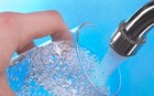 Voda iz pipe i kontaktne leće